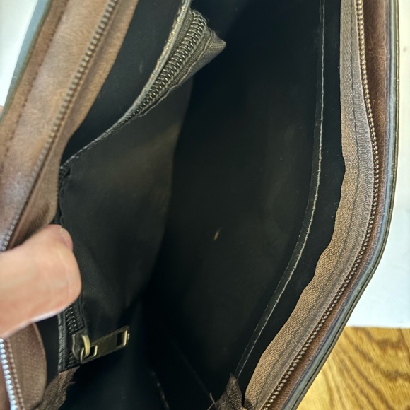 MODERN+CHIC Morgan Convertible Backpack. Brand New Condition H 13” W 11” D 4” - Picture 4 of 4